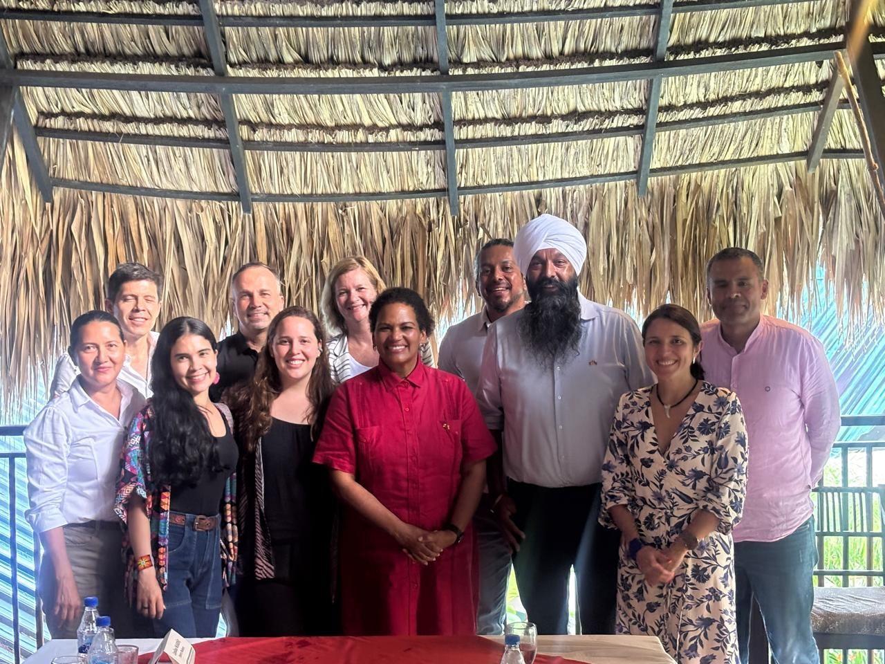 Group photo of the launch of Ellas+Resilientes
