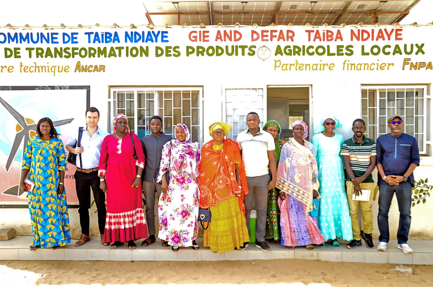 Group photo of women and youth in Senegal